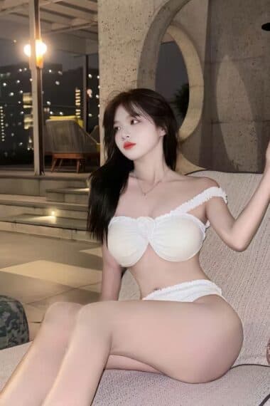 Girl Discreet and professional massage companion – YIYI in JB Town 5.