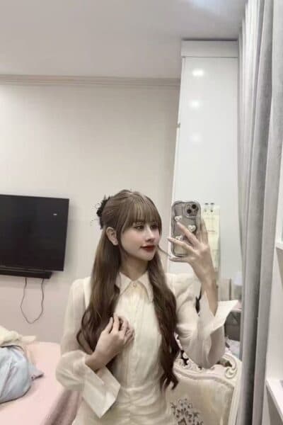 Girl ANNA 686, luxury massage escort available in Permas 1.