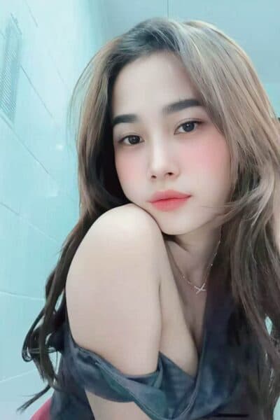 Girl Discreet and professional massage companion – CAREN 68 in Bukit Indah 2.