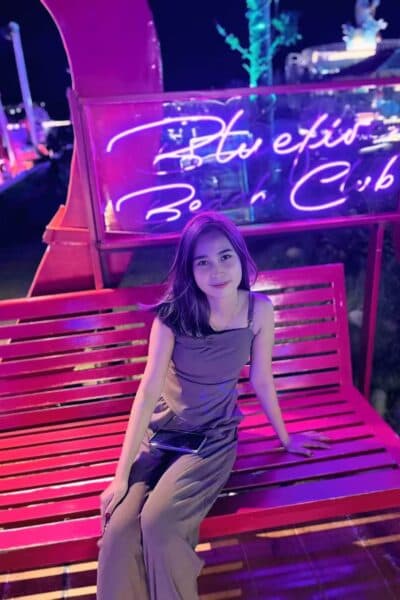 Girl CAREN 68, luxury massage escort available in Bukit Indah 2.