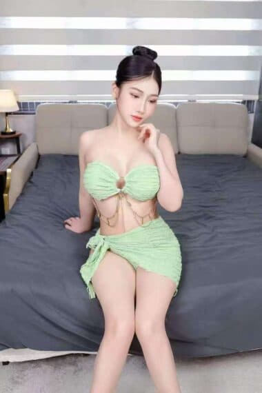 Girl Discreet and professional massage companion – 小冰 XIAO BING in JB Town 5.
