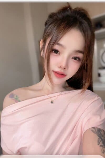 Girl BELLA posing gracefully – available for massage companionship in JB Town 2.