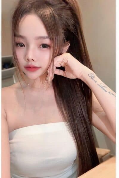 Girl Discreet and professional massage companion – BELLA in JB Town 2.