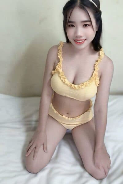 Girl SOM 62, luxury massage escort available in JB Town 6.
