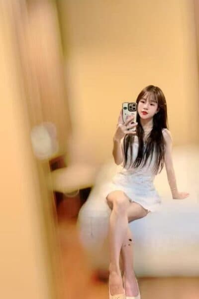 Girl Discreet and professional massage companion – HONEY 766 in Permas 1.