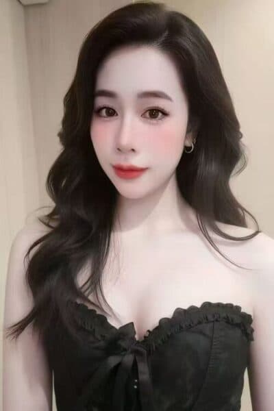 Girl Discreet and professional massage companion – QUEENIE in Bukit Indah 1.