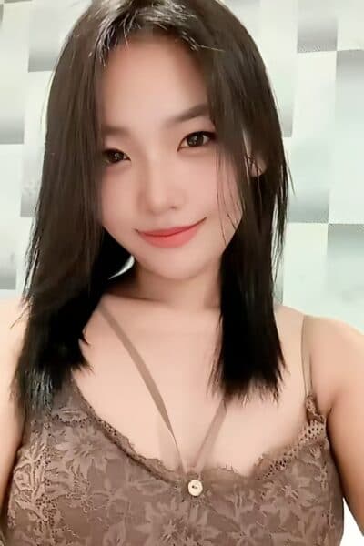 Girl IVY 267, luxury massage escort available in Bukit Indah 2.