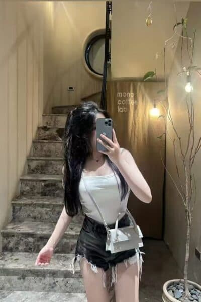 Girl Elegant photo of MIE MIE 858, your private massage escort in Tebrau 2.