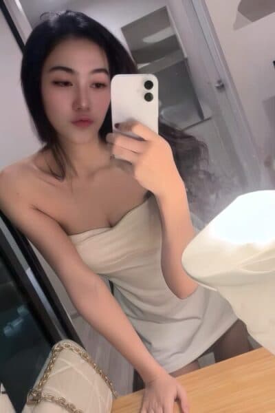 Girl INGRID, offering relaxing massage companionship in Bukit Indah 1.