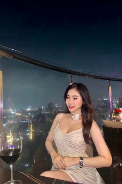 Girl INGRID, luxury massage escort available in Bukit Indah 1.