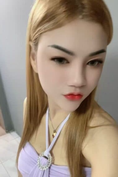 Girl NICKY posing gracefully – available for massage companionship in JB Town 5.