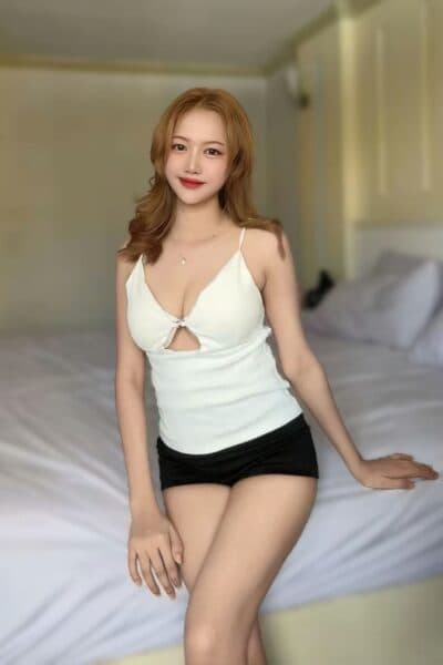 Girl ORLY posing gracefully – available for massage companionship in Nusa Bestari 3.