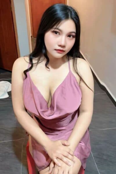 Girl VIVI 58 posing gracefully – available for massage companionship in JB Town 6.