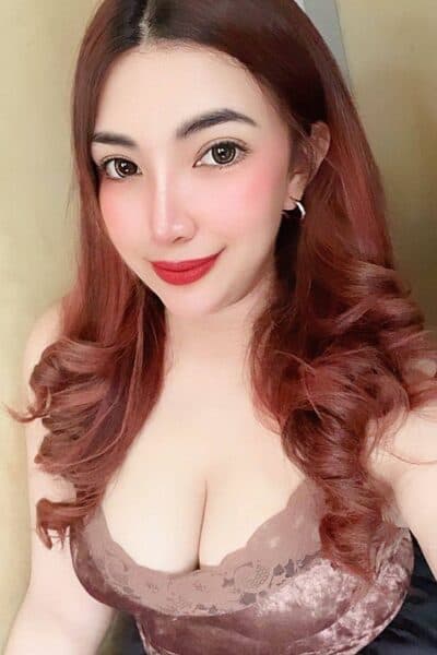 Girl ANNA posing gracefully – available for massage companionship in JB Town 4.