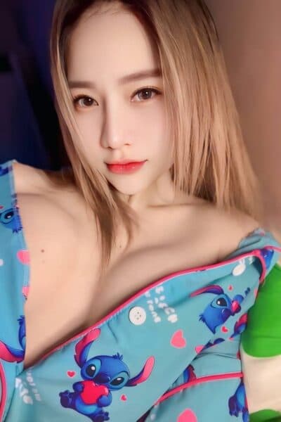 Girl Elegant photo of ZOYA, your private massage escort in Tebrau 1.