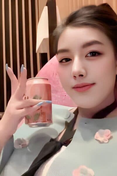 Girl YADA 68 posing gracefully – available for massage companionship in JB Town 6.