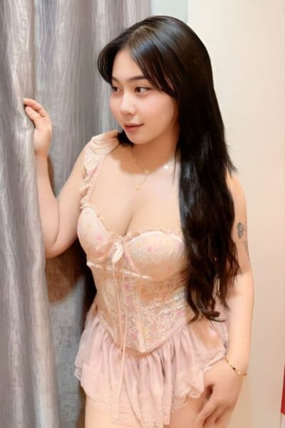 Girl LIORA 51, luxury massage escort available in JB Town 6.