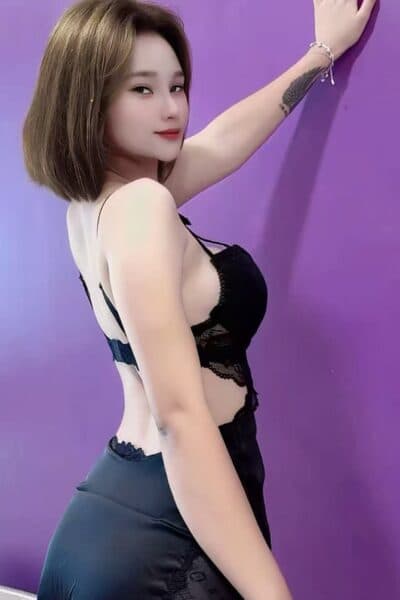 Girl JENNY 166 posing gracefully – available for massage companionship in JB Town 8.