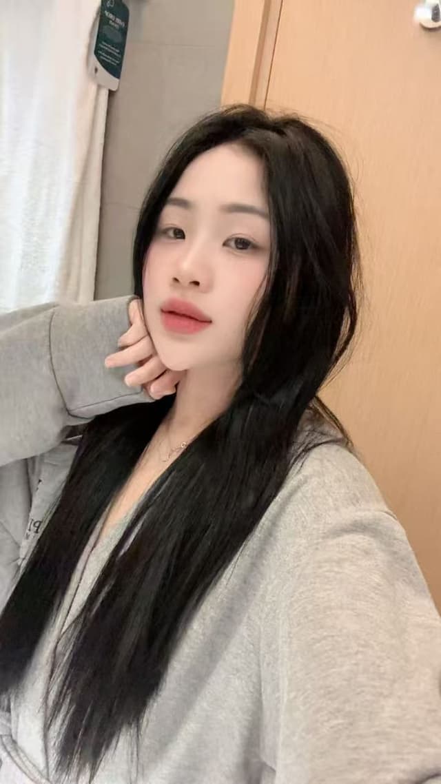 Natural photo of MINA 883 – a discreet companion for massage in Nusa Bestari 2. - small image