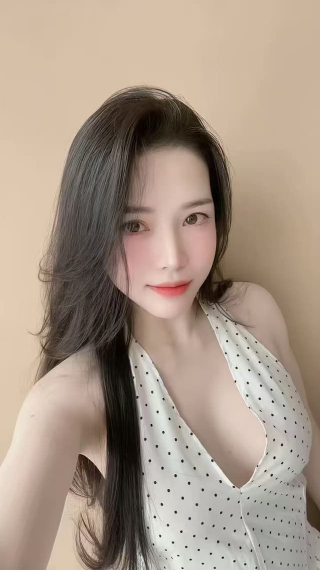 Portrait of NANA 887, discreet and elegant escort service in Nusa Bestari 2. - small image