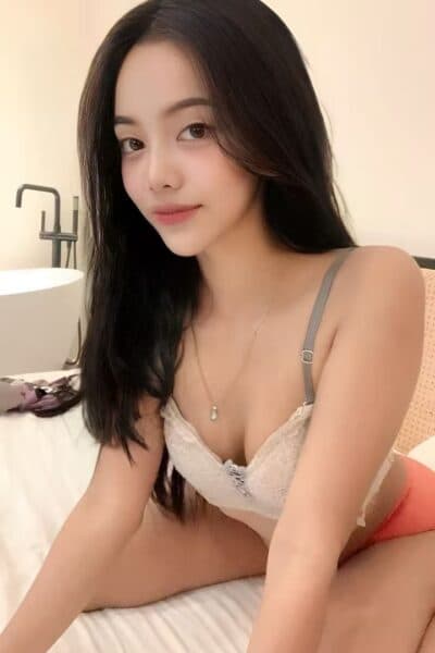 Girl Discreet and professional massage companion – DEBY 278 in JB Town 1.