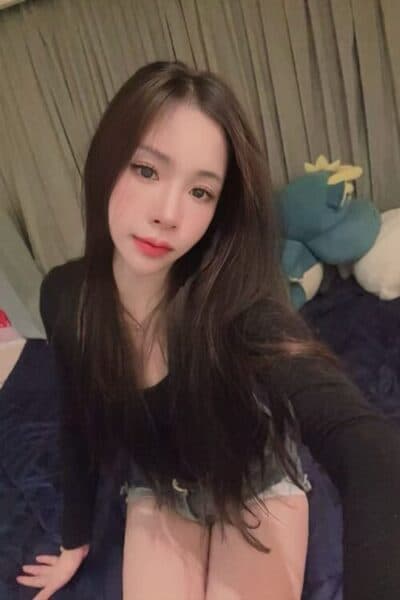 Girl CRYSTAL, luxury massage escort available in Bukit Indah 1.
