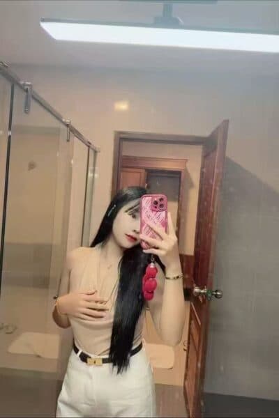 Girl BOBO 638 posing gracefully – available for massage companionship in Tebrau 2.