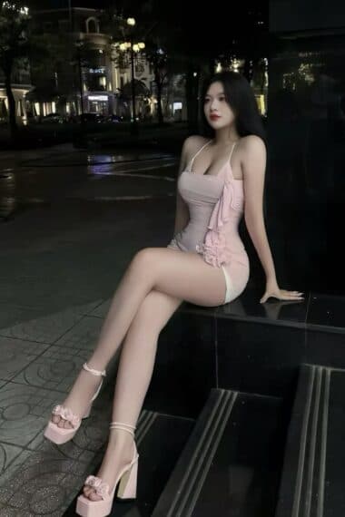 Girl ALINA, luxury massage escort available in JB Town 5.