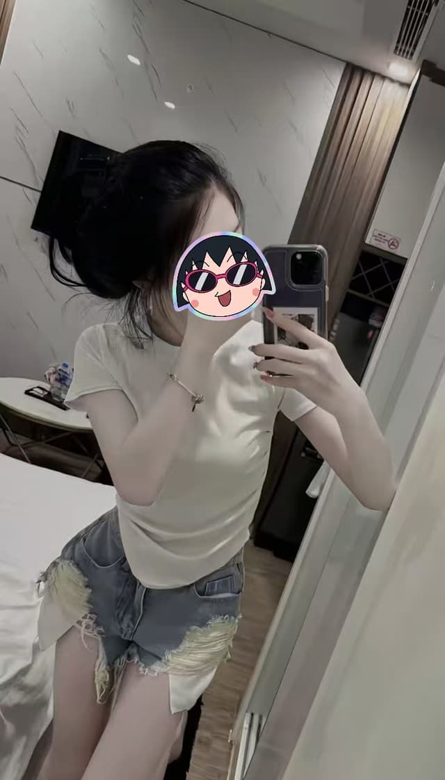 LEON 781 – available for exclusive massage companionship across JB Town 8. - small image