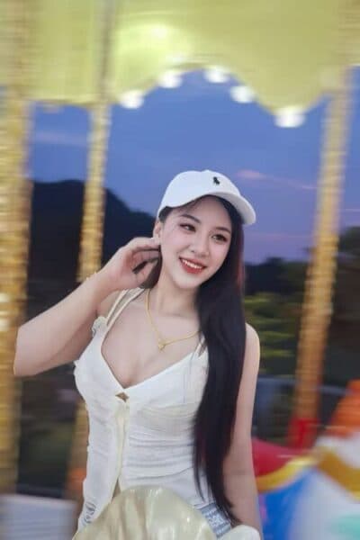 Girl TRACY, luxury massage escort available in Bukit Indah 1.