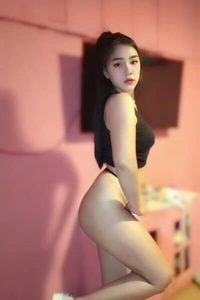 Girl TRACY posing gracefully – available for massage companionship in Bukit Indah 1.