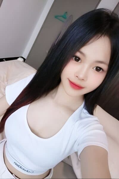 Girl KITTY 68 posing gracefully – available for massage companionship in JB Town 7.