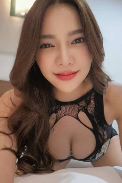 Girl ARISA – trusted companion for private massage experiences in JB Town 4.