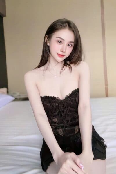 Girl KATE posing gracefully – available for massage companionship in Nusa Bestari 3.