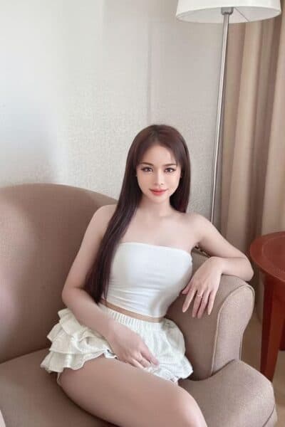 Girl SEEN, luxury massage escort available in Nusa Bestari 3.