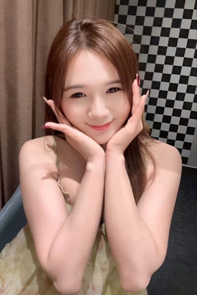 Girl LEENA 533 posing gracefully – available for massage companionship in JB Town 7.