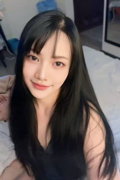 Girl Discreet and professional massage companion – CANDY 225 in Mount Austin 1.