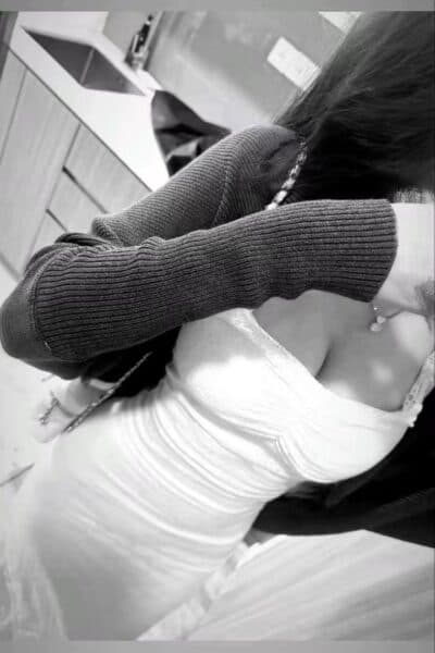 Girl Discreet and professional massage companion – MIN 981 in JB Town 8.