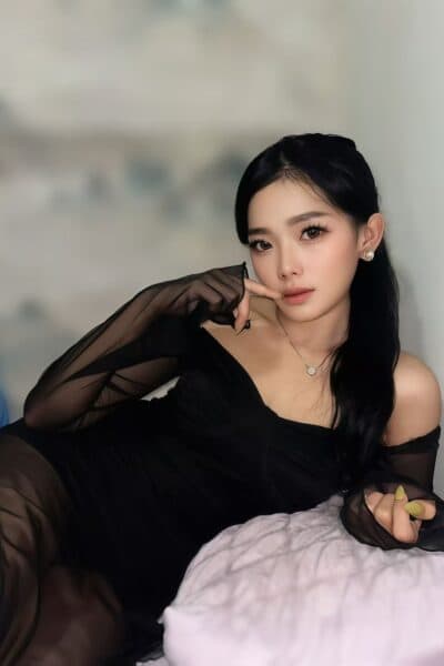 Girl APRIL 669, luxury massage escort available in Nusa Bestari 2.