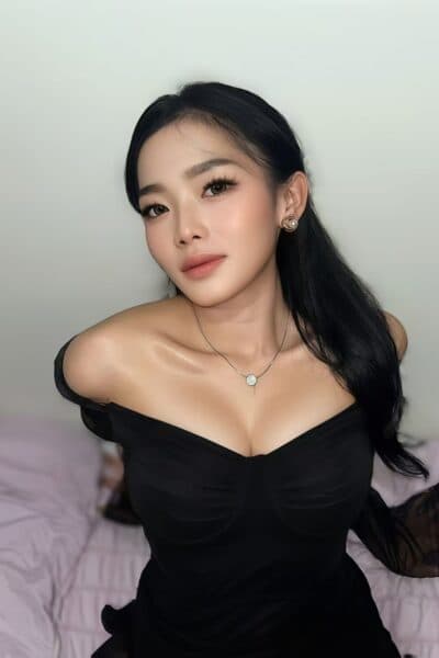 Girl Elegant photo of APRIL 669, your private massage escort in Nusa Bestari 2.