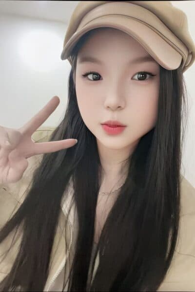 Girl 小爱 168 posing gracefully – available for massage companionship in JB Town 6.