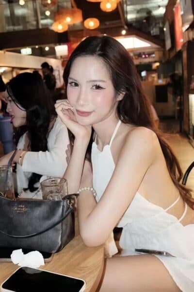 Girl Discreet and professional massage companion – BABY 25 in Permas 2.