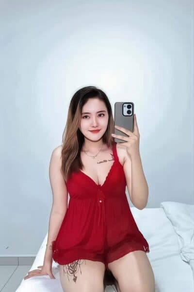 Girl Elegant photo of SARAH 88, your private massage escort in Bukit Indah 2.