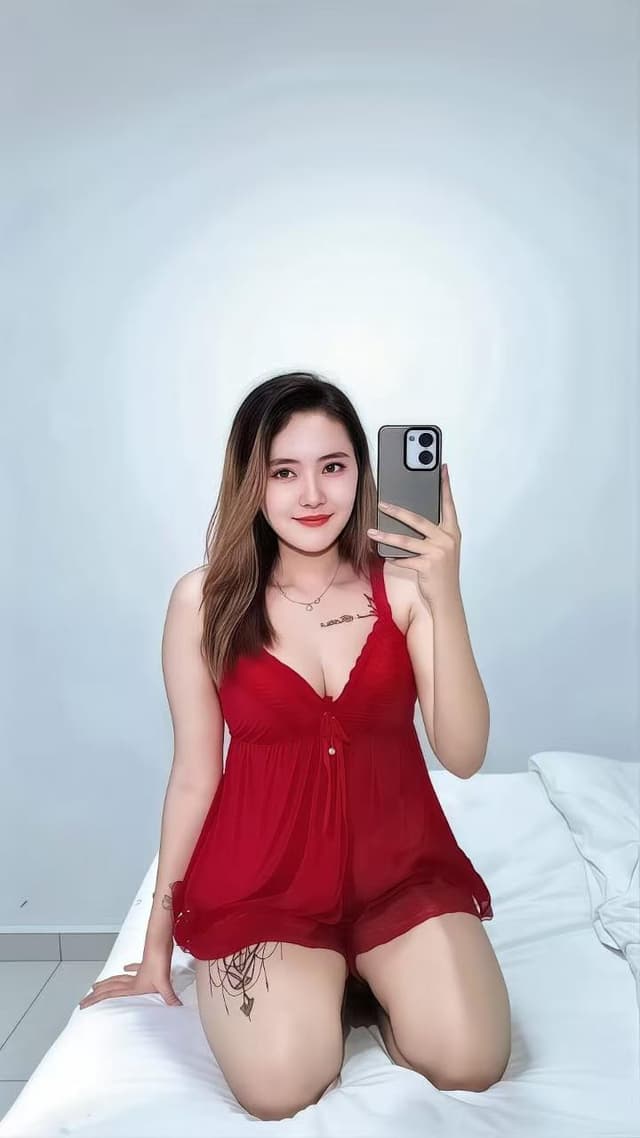 Natural photo of SARAH 88 – a discreet companion for massage in Bukit Indah 2. - small image