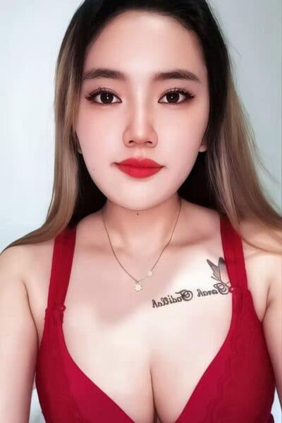 Girl SARAH 88, luxury massage escort available in Bukit Indah 2.