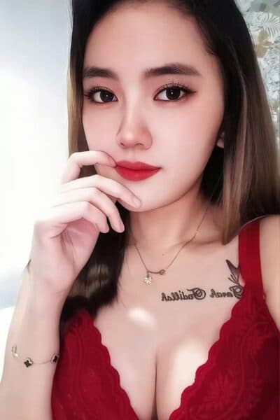 Girl Discreet and professional massage companion – SARAH 88 in Bukit Indah 2.