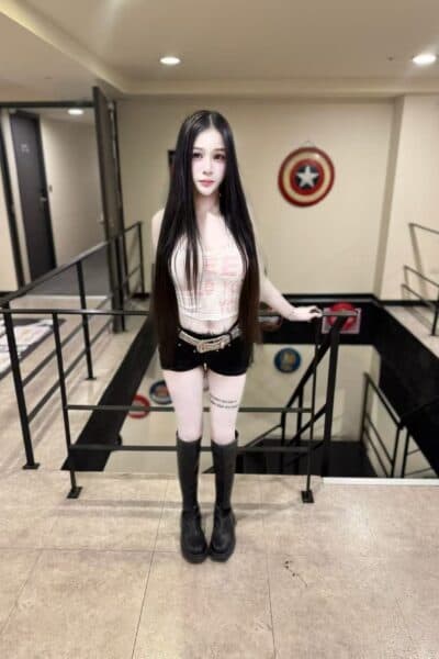 Girl Discreet and professional massage companion – AILEEN 600 in JB Town 8.