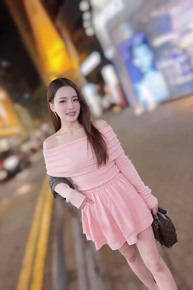 Girl COLA, luxury massage escort available in Bukit Indah 4.