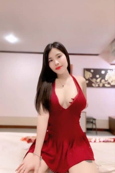 Girl ONI posing gracefully – available for massage companionship in JB Town 2.