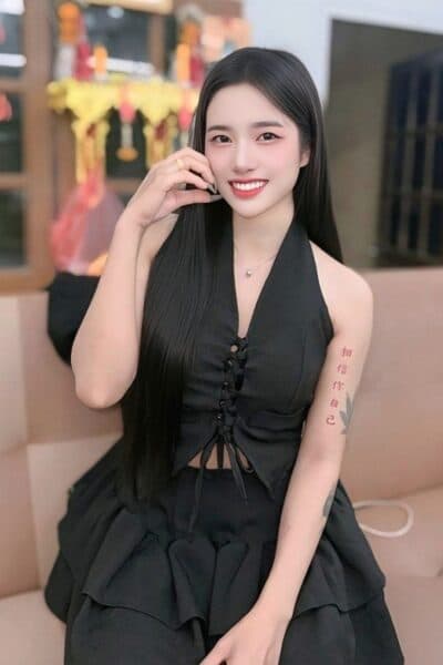 Girl FISH posing gracefully – available for massage companionship in Nusa Bestari 3.